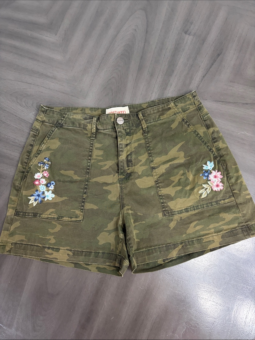 DRIFTWOOD Green Camo Floral Embroidered Women’s Shorts